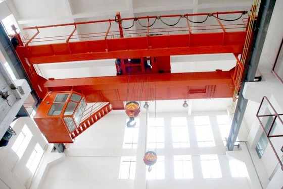 Hoge efficiëntie Duurzame hangkraan met dubbele balkbrug met een capaciteit van 5-100 ton met heftrucks